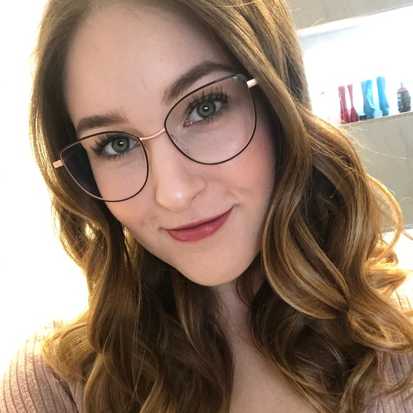 Meet your Posher, Vanessa - Picture 1 of 1